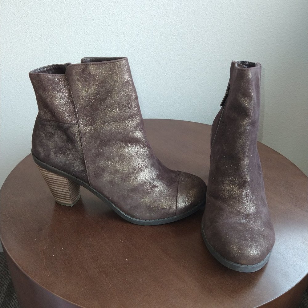 Adam Tucker Piston 16 Dark Brown Suede Woman's Size 8.5